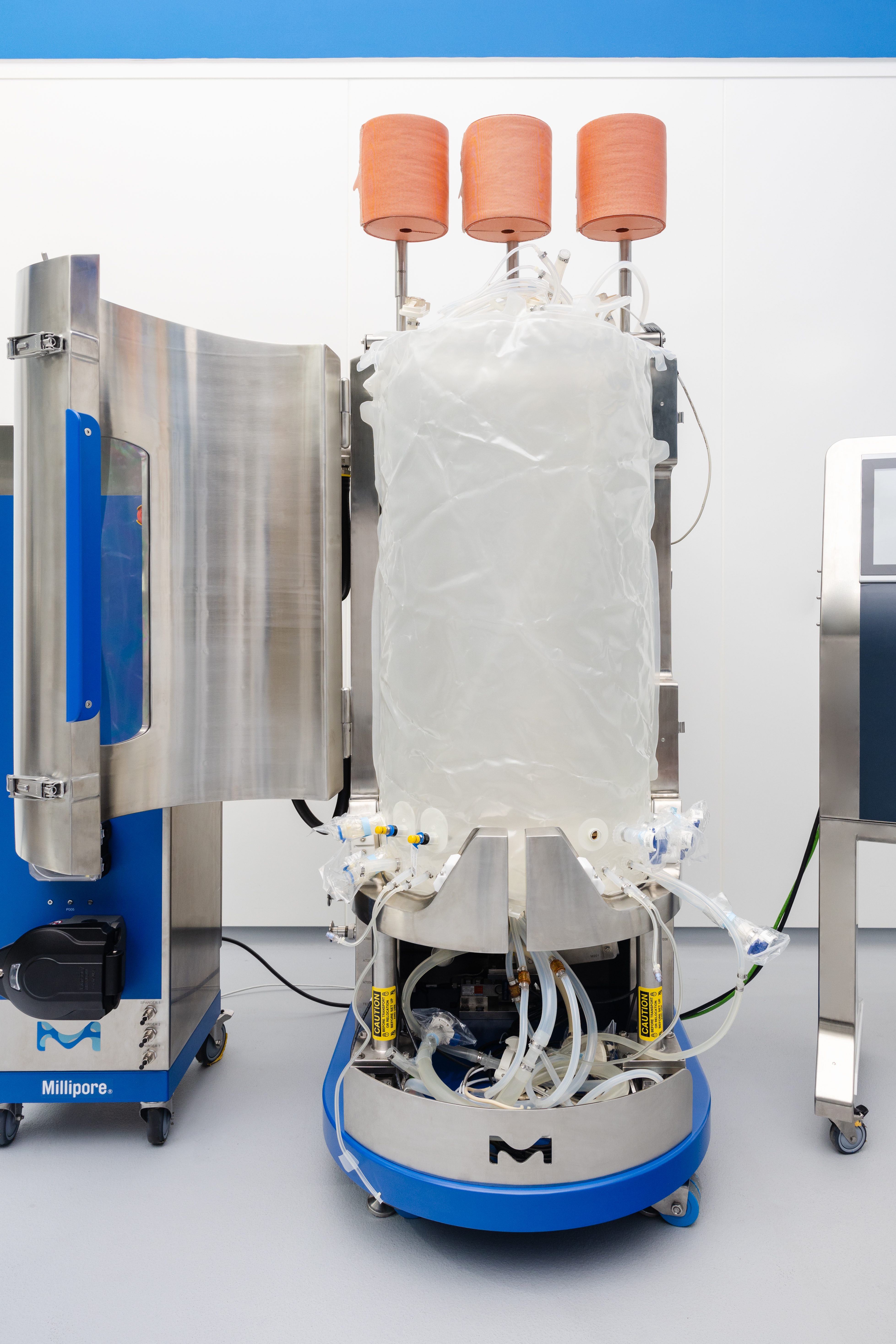 Mobius® iFlex 200 liter Bioreactor filled with an Ultimus® Film