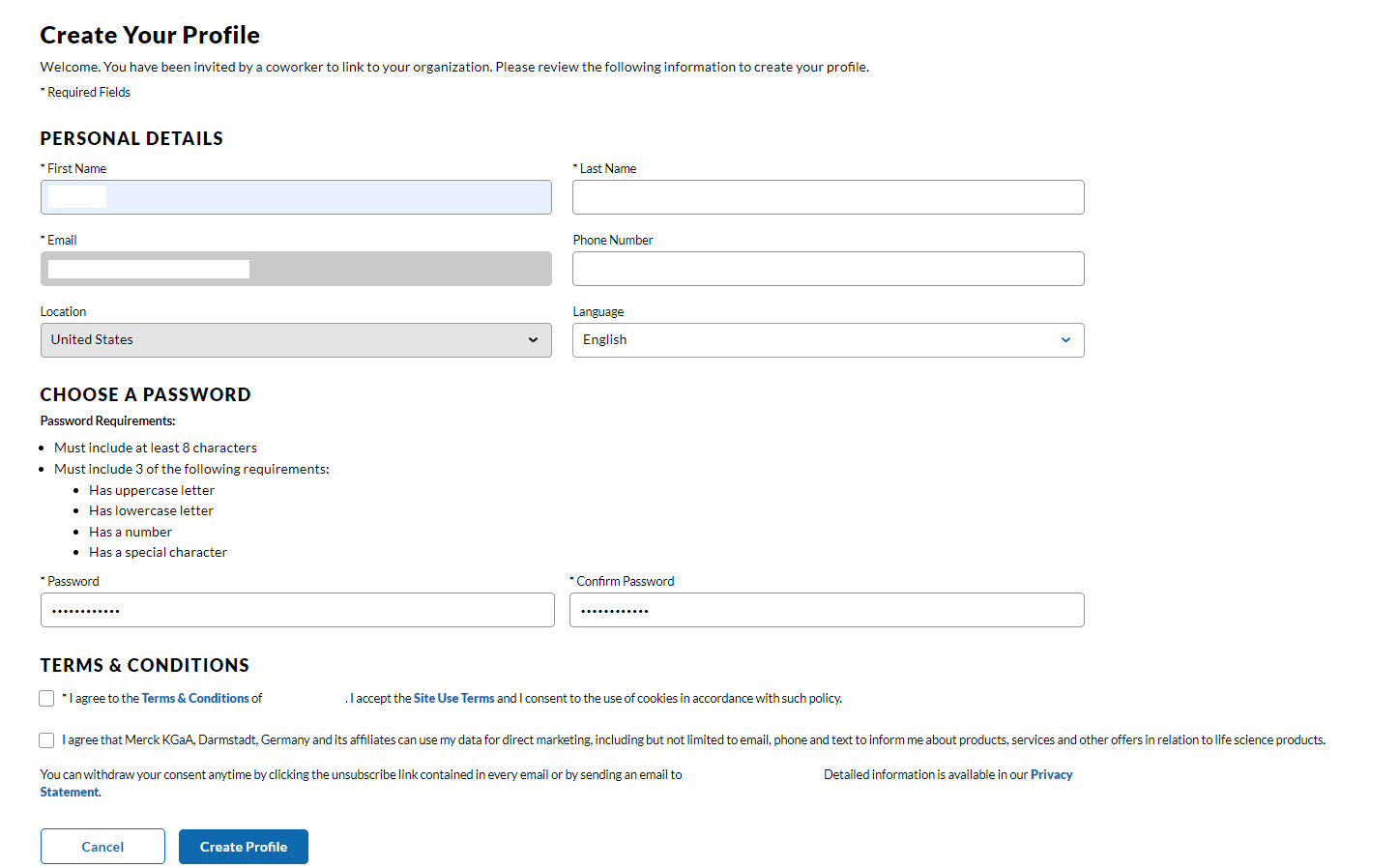 受邀同事会被引导到一个表格，只需填写个人信息并选择密码即可。