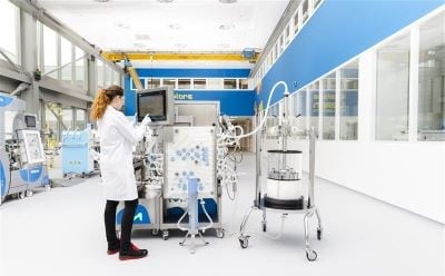 Worker in a facility with chromotography equipment