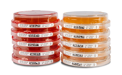 Stacked RT and RT Plus contact plates designed for microbial monitoring of air, surfaces, and personnel, featuring lockable and non-lockable options for safe transportation and optimized incubation.