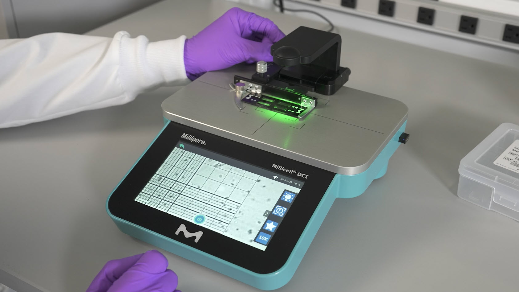 Millicell<sup>®</sup> DCI – How-to-use Video Series – Chapter 7: XY-Stage Slide Holder Accessory