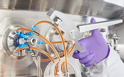 采样完成时采用NovaSeptum®手动压接工具实现无菌断开。