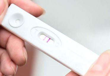 Commonly used lateral flow rapid test for determining pregnancy