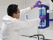 Milli-Q® EQ 7000 超纯水净化系统 Produces ultrapure (Type 1) water from pure water with a distribution flow rate up to 2 L/min.