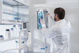 Milli-Q® IQ 7000 超纯水净化系统 output: type 1 water (18.2 MΩ·cm), the most advanced Milli-Q® ultrapure (Type 1) water purification system that is intelligent, intuitive, and green.